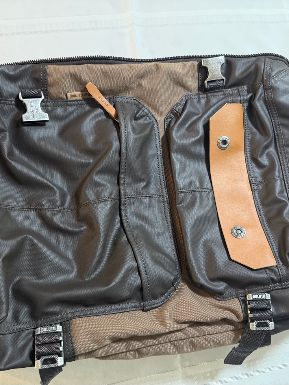 Men's Travel suitcase - DULUTH TRADING COMPANY mile high roller carry on